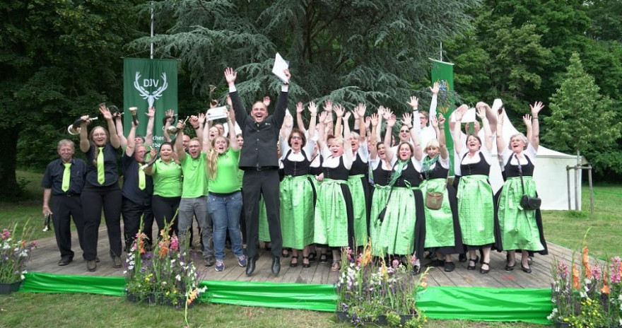 Bundessieger Klasse A Kreisjagdverein Gelnhausen, Hessen, (li.) und Klasse G Kreisjägerschaft Krefeld, NRW, (re.) (Quelle: Stifter/DJV)