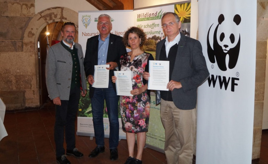 Vertreter des BJV, des Landesbund für Vogelschutz und des WWF bei der Vorstellung der „Regensburger Erklärung“