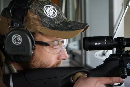 Für den Büchsenmacher Gunnar Petrikat ist die Jagd untrennbar mit seiner Profession verbunden (Foto: DMAX)