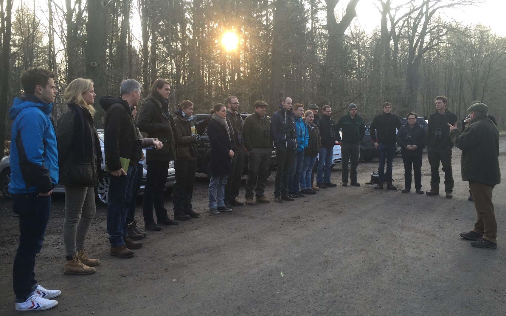 Foto: Jagdschule WaldfeeLetzte Instruktionen vor Prüfungsbeginn.