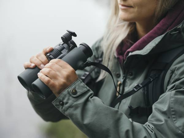 Ermüdungsfreies Beobachten - Die Stirnstütze garantiert stundenlange Beobachtungskomfort – ideal bei maximaler Vergrößerung.