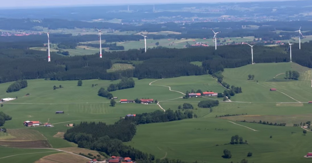 Wildpoldsried mit seinen Windrädern (Screenshot: https://www.wildpoldsried.de/)