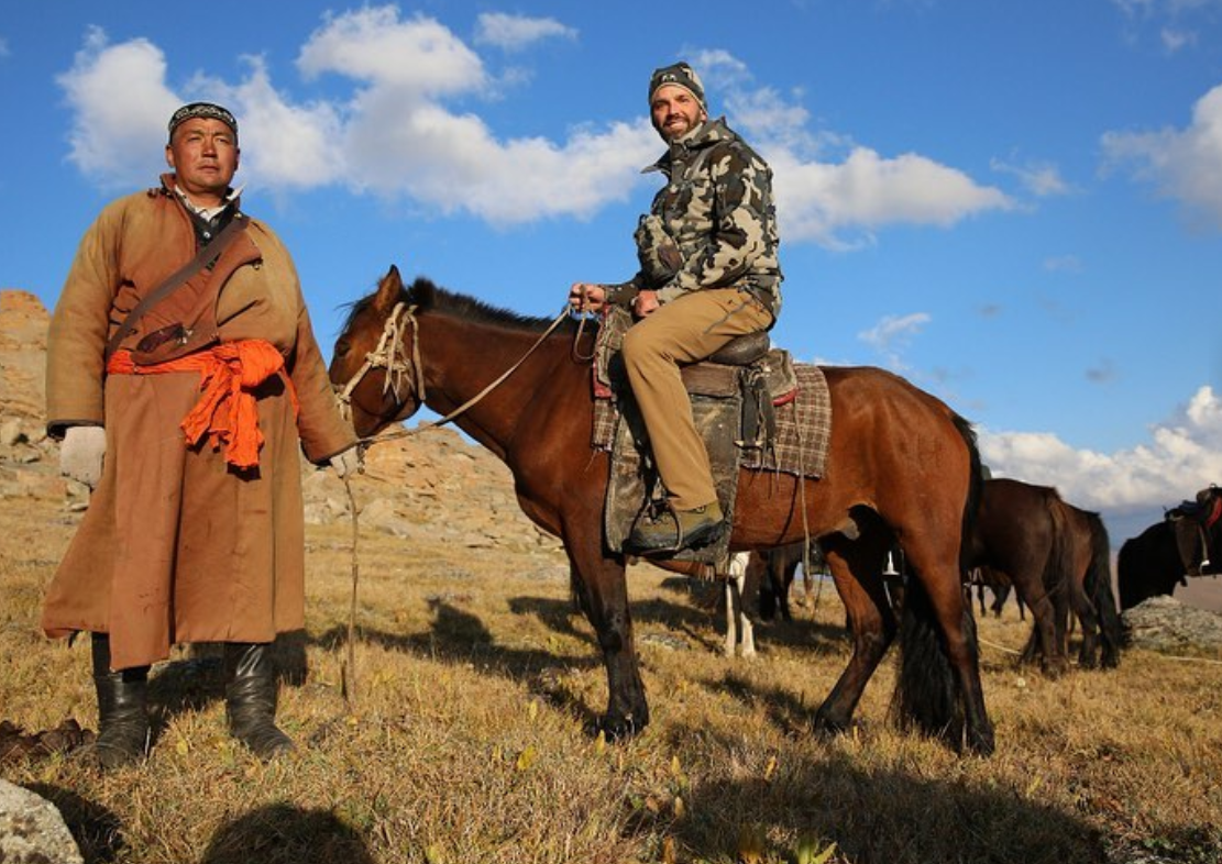 Donald Trump Jr. auf einem Pferd sitzend während seiner Jagdreise in die Mongolei im August 2019. (Bildquelle: Instagram)