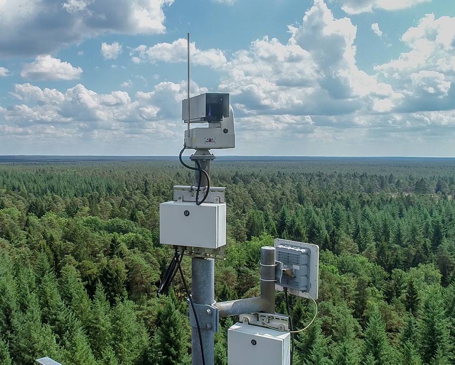 Überwachungskamera, an 17 Standorten sind insgesamt 20 Kameras im Einsatz. Sie überwachen ein Waldgebiet mit einer Fläche von rund 440.000 Hektar im Nord-Osten Niedersachsens. (Foto: Niedersächsische Landesforsten)