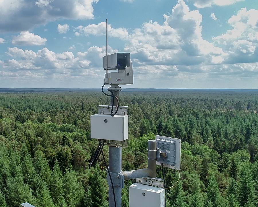 Überwachungskamera, an 17 Standorten sind insgesamt 20 Kameras im Einsatz. Sie überwachen ein Waldgebiet mit einer Fläche von rund 440.000 Hektar im Nord-Osten Niedersachsens. (Foto: Niedersächsische Landesforsten)