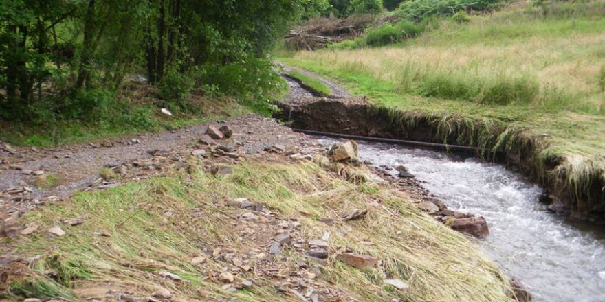 Schwere Wegeschäden, die schnell repariert werden müssen (Bild: Wald und Holz NRW)