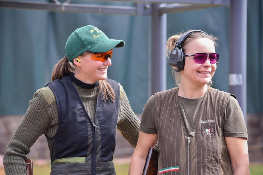 Katja Ullrich (r.) gewinnt die Damenklasse in Kombination. (Quelle: DJV)