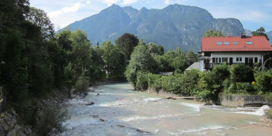 Die Loisach mit Blick auf den Wetterstein (Symbolbild: titusrullus)