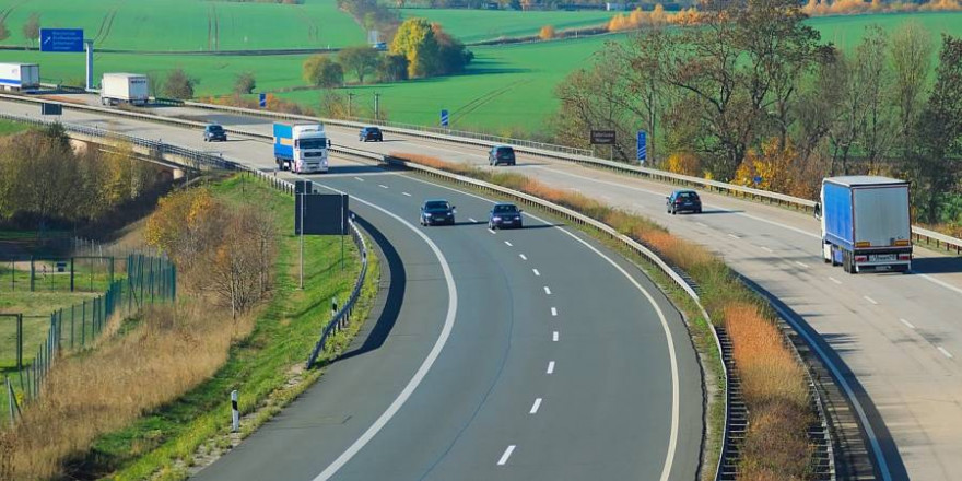 Blick auf eine Autobahn (Symbolbild: Hans Linde)