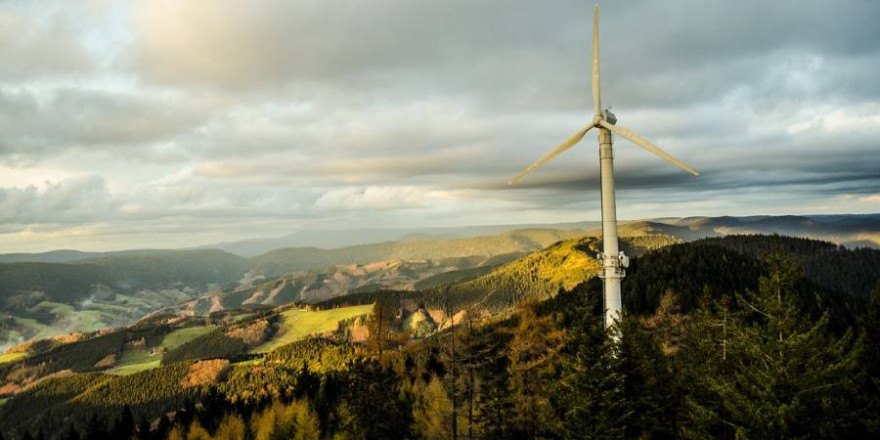 Ein Windrad im Schwarzwald (Symbolbild: Volkan Jurleit)