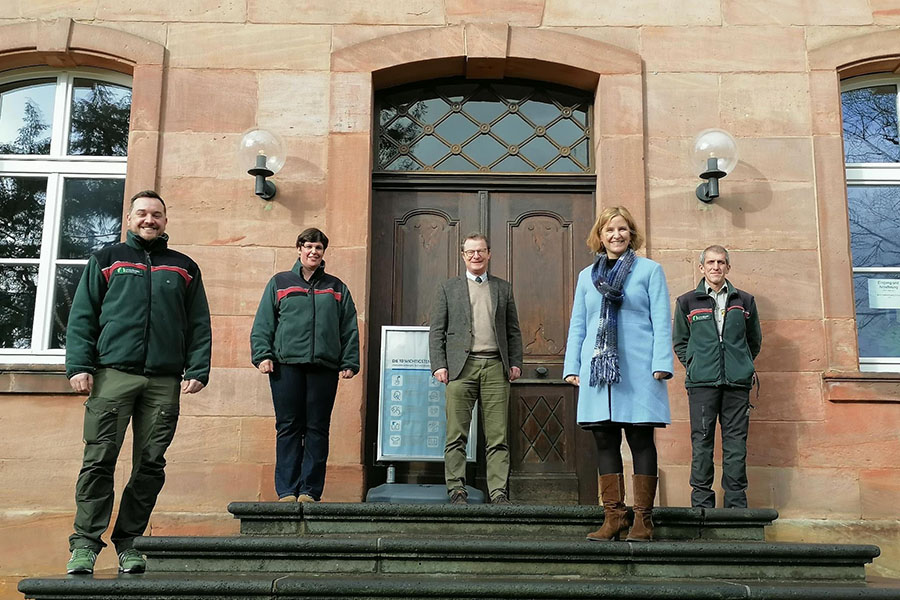 Umweltschutzministerin Katrin Eder eröffnet offiziell das Koordinierungszentrum Luchs und Wolf. (Foto: © KLUWO)