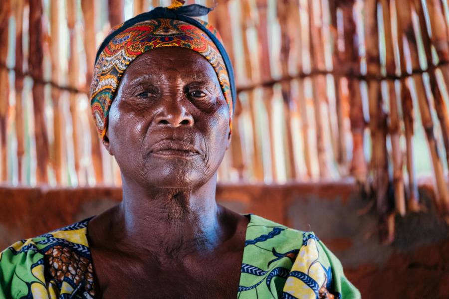 Die Doku "Killing the Sheperd" portraitiert die Dorfälteste Chief Shikabeta und ihr Dorf in Sambia. (Quelle: Tom Opre/Shepherds of Wildlife Society/DJV)
