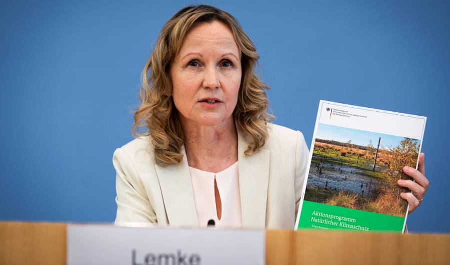 Bundesumwelt- und Verbraucherschutzministerin Steffi Lemke hat Eckpunkte für ein Aktionsprogramm Natürlicher Klimaschutz (ANK) vorgestellt, die das Bundesumwelt- und Verbraucherschutzministerium erarbeitet hat. (Quelle: BMUV/Sascha Hilgers)