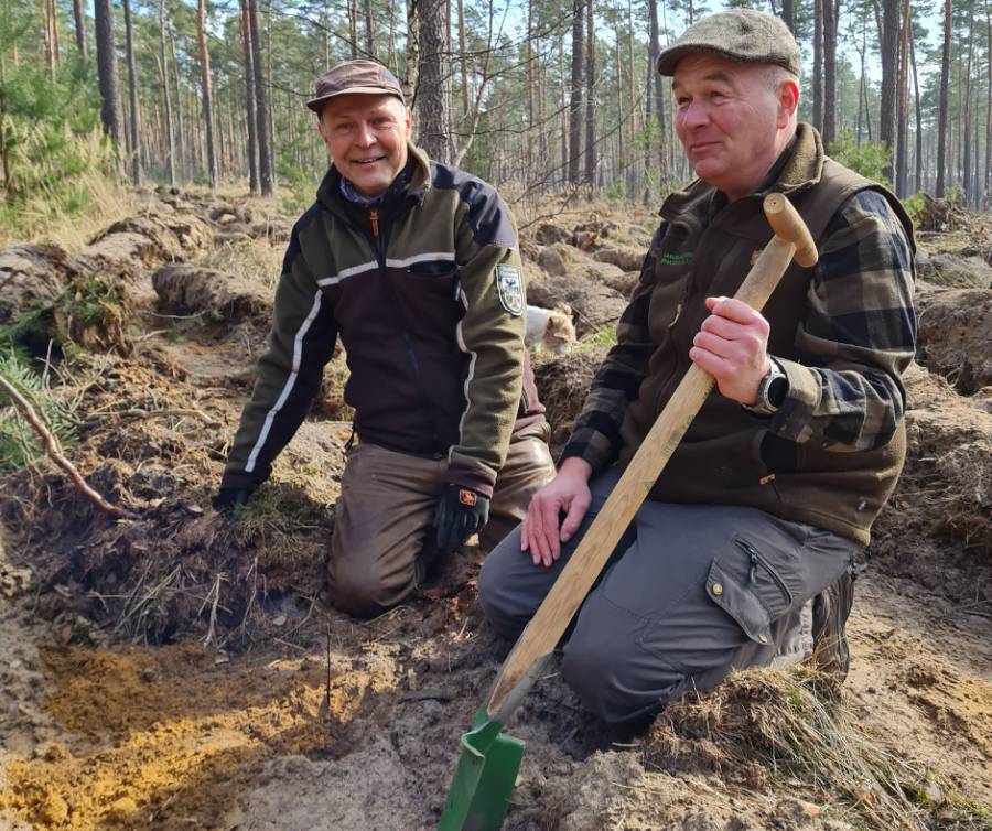 V.l. Thomas Weber, Stadtforstdirektor Fürstenwalde und Vorsitzender des Waldbesitzerverbandes Brandenburg, Dr. Dirk-Henner Wellershoff, Präsident des LJVB. (Foto: LJVB)