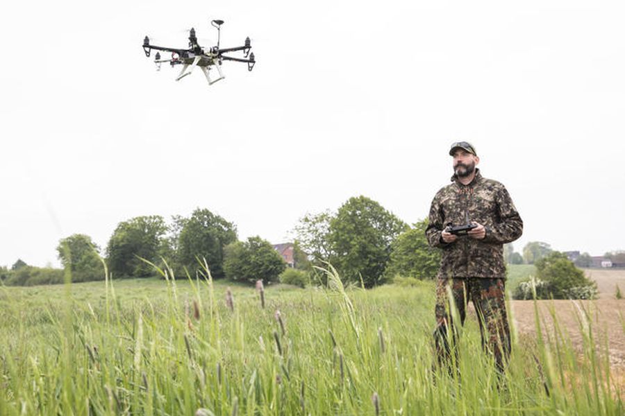 Wildtierrettung: Jäger nutzen verstärkt moderne Drohnen. (Quelle: Czybik/DJV)