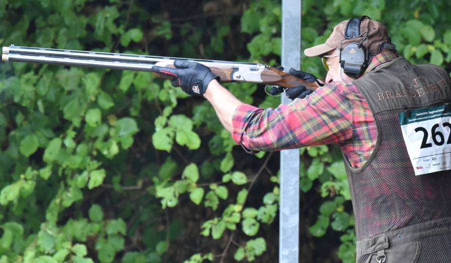 Landesschießobmann Roland Ueckermann erzielte Gold in der Seniorenklasse und wurde mit seinem Gesamtergebnis „Deutscher Meister über alle Klassen“ im Büchsenschießen. (Quelle: Kapuhs/DJV)