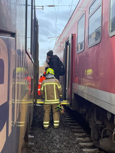 Evakuierung der Reisenden (Foto: Polizei)