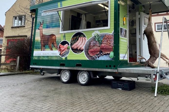 Die mobile Wildkammer der Firma Feldmeier aus Niederlangen (Emsland) wurde für das Projekt „Thüringer Wildbretoffensive“ des Fördervereins Auenland e.V. angeschafft. (Foto: © Förderverein Auenland e.V.)