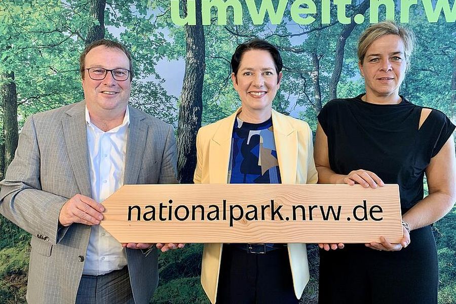 Minister Oliver Krischer, Ministerin Silke Gorißen und Ministerin Mona Neubaur starten den Findungsprozess für einen zweiten Nationalpark. (Bild: MUNV NRW)