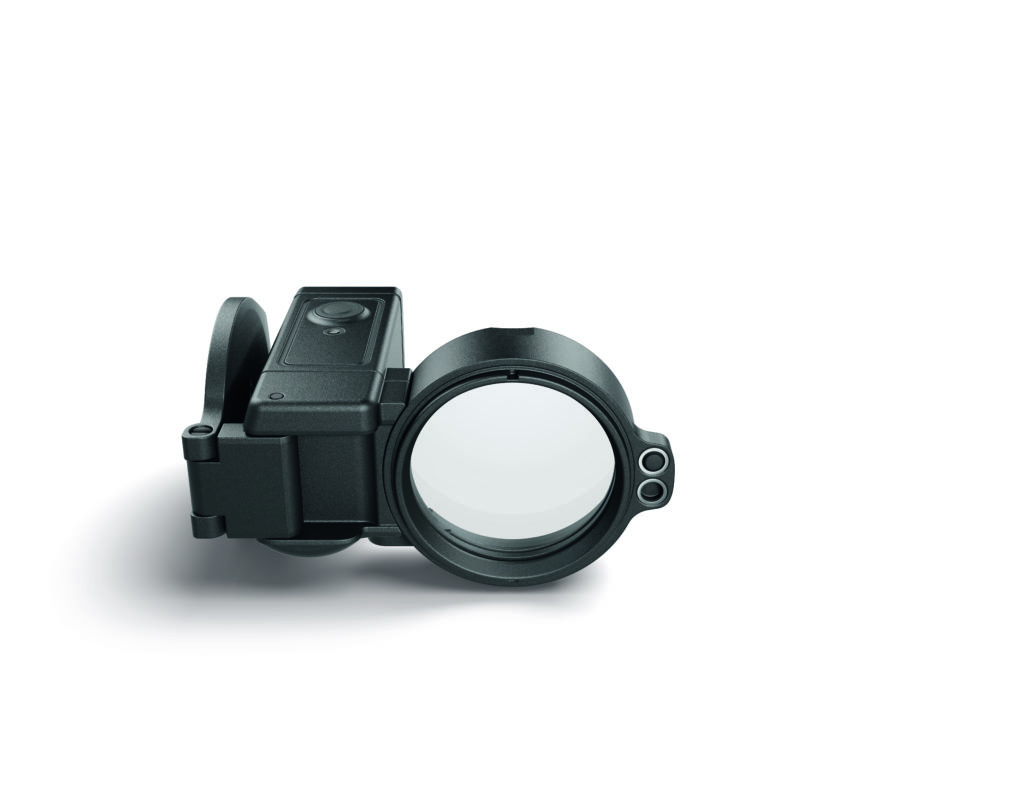 Je nach Wetter, Anschlagsposition, Atmung und Bekleidung kann das Beschlagen der Okularlinse am Zielfernrohr mehr oder weniger häufig und stark auftreten. Die Antibeschlaglinse AFL von SWAROVSKI OPTIK löst dieses Problem, indem die Okularlinse beheizt wird und dadurch klar bleibt.