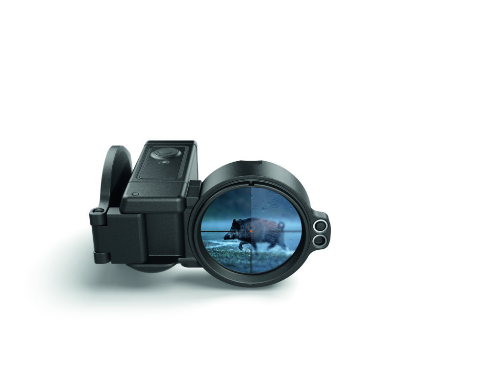 Je nach Wetter, Anschlagsposition, Atmung und Bekleidung kann das Beschlagen der Okularlinse am Zielfernrohr mehr oder weniger häufig und stark auftreten. Die Antibeschlaglinse AFL von SWAROVSKI OPTIK löst dieses Problem, indem die Okularlinse beheizt wird und dadurch klar bleibt.