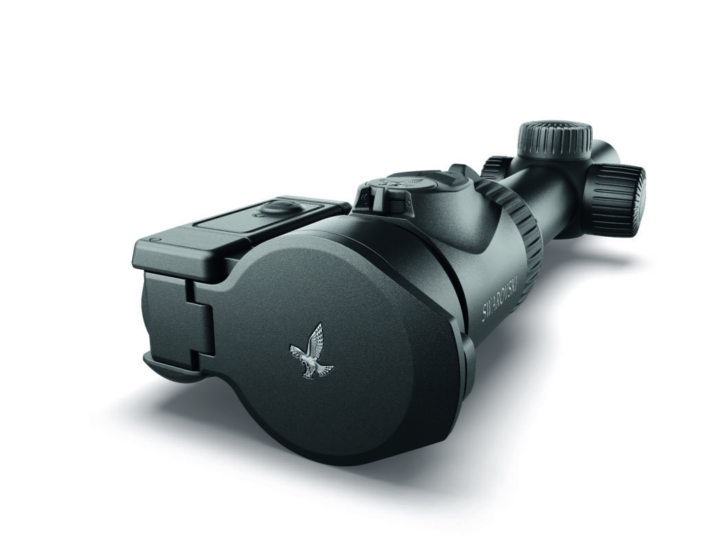 Je nach Wetter, Anschlagsposition, Atmung und Bekleidung kann das Beschlagen der Okularlinse am Zielfernrohr mehr oder weniger häufig und stark auftreten. Die Antibeschlaglinse AFL von SWAROVSKI OPTIK löst dieses Problem, indem die Okularlinse beheizt wird und dadurch klar bleibt.