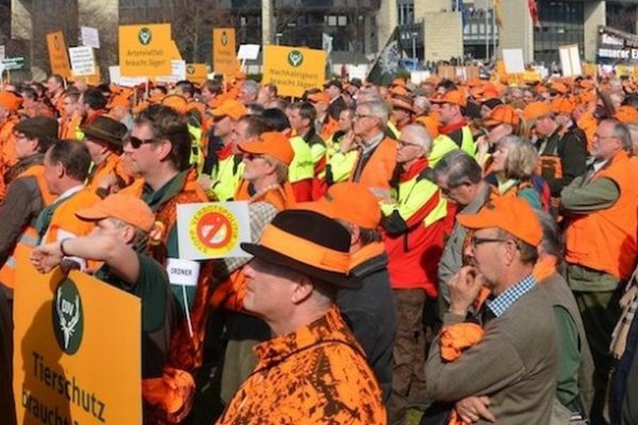 Impression von der Großdemo der nordrhein-westfälischen Jäger vor dem Landtag in Düsseldorf. (Symbolbild: Natürlich Jagd)