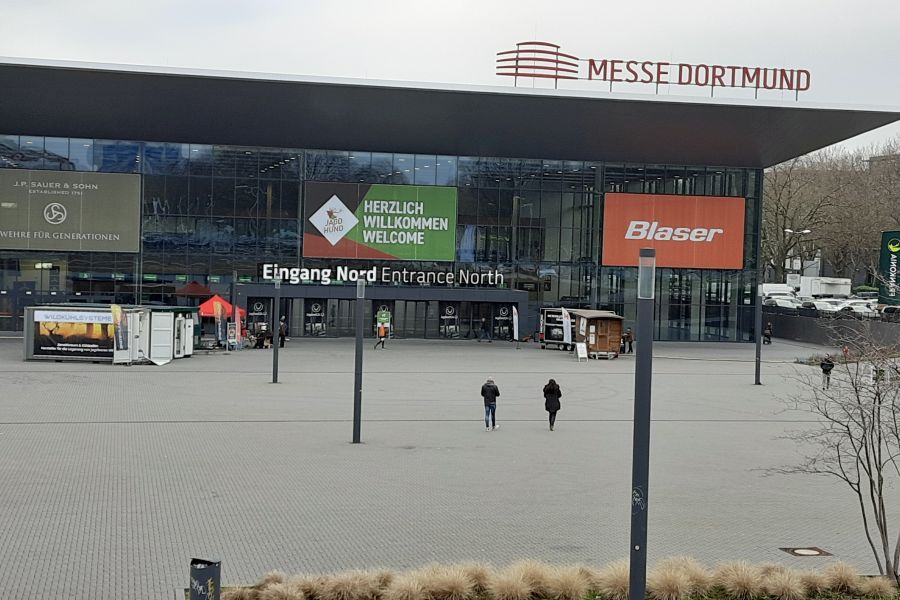 Eingang Messe Nord – Die Ruhe vor dem Sturm. (Foto: mlz)