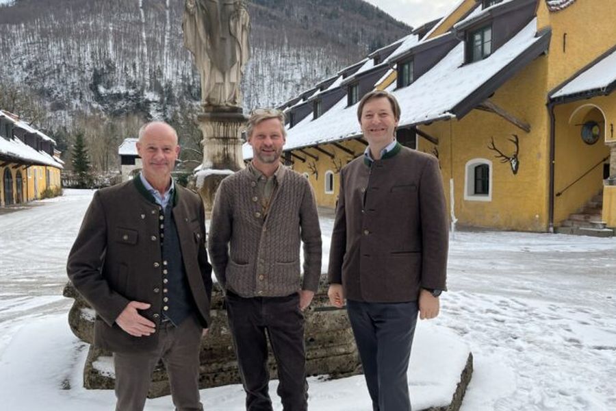 Der neue Präsident von Jagd Österreich, Maximilian Mayr Melnhof, umrahmt von seinen beiden Präsidiumsmitgliedern Herbert Sieghartsleitner und Franz Mayr-Melnhof Saurau. (Quelle: Jagd Österreich)