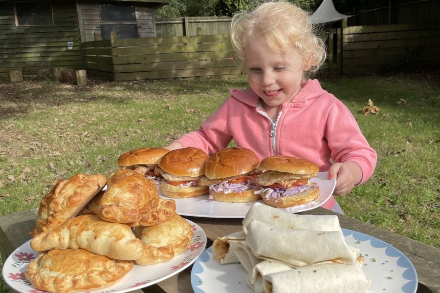 Gesunde, nachhaltige und innovative Gerichte wollen die Macher von Tops Day Nurseries den Kita-Kindern auf die Teller bringen. (Foto: Tops Day Nurseries)