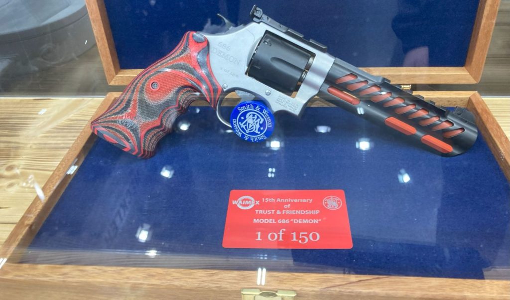 Das WAIMEX 15th Anniversary Limited Edition Sondermodell Smith & Wesson 686 Demon, Kal. .357 Magnum. (Foto: Marco Leinz)