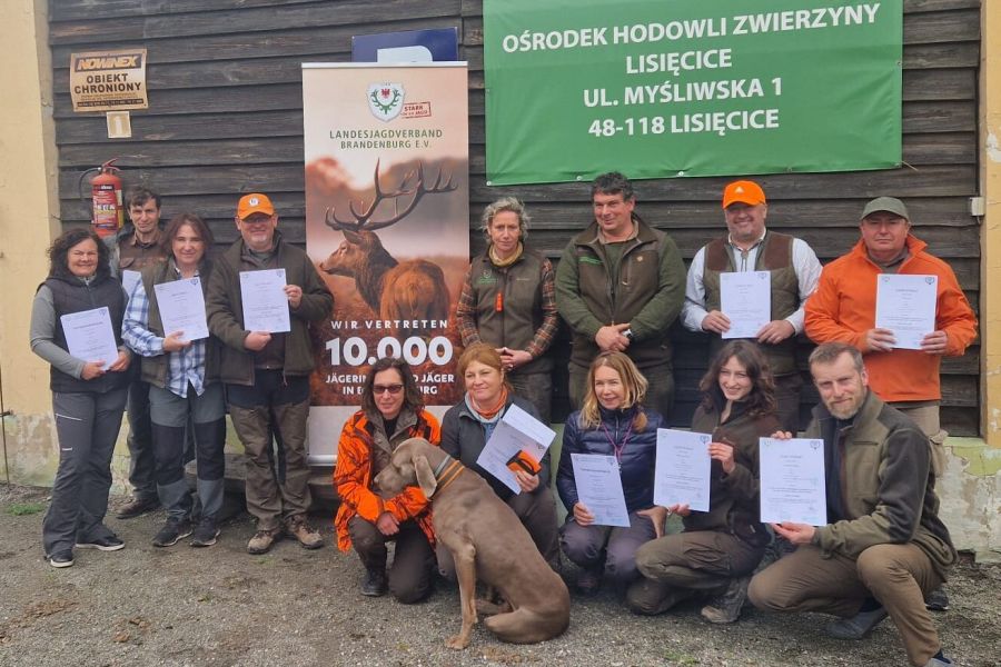Teilnehmer der dritten erfolgreichen deutsch-polnischen Kooperation zur Ausbildung von Kadaversuchhunden in Polen. (Foto: LJVB)
